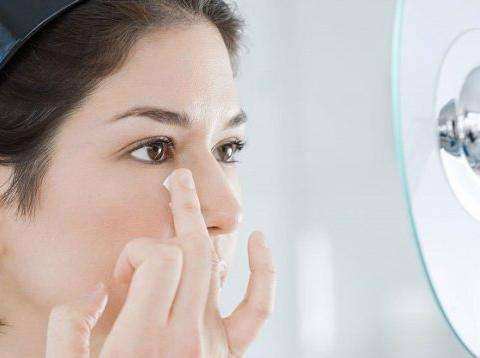 下巴上長(zhǎng)痘痘是什么原因？怎么去除呢？