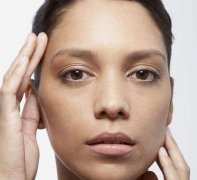 皮膚暗黃怎么改善？