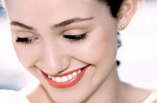 牙齒冷光美白的費用是多少？