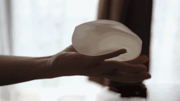 自體脂肪or假體隆胸，我到底應(yīng)該怎么選？