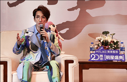 春城驚現(xiàn)美人魚,一招pick中情王子林