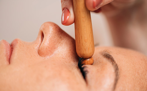 北京做腫眼泡抽脂哪家醫(yī)院比較厲害，吸脂手術(shù)一般要花多少錢